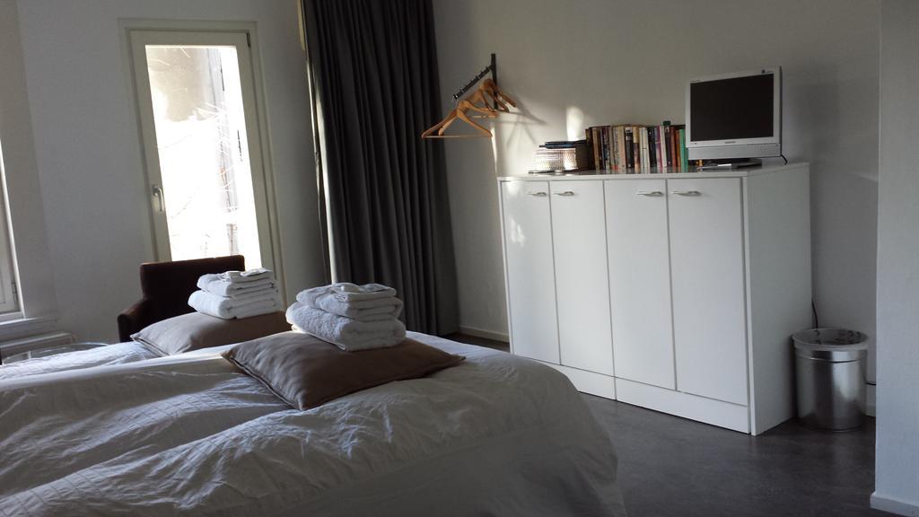 Bed & Breakfast Westviolet Амстердам Стая снимка